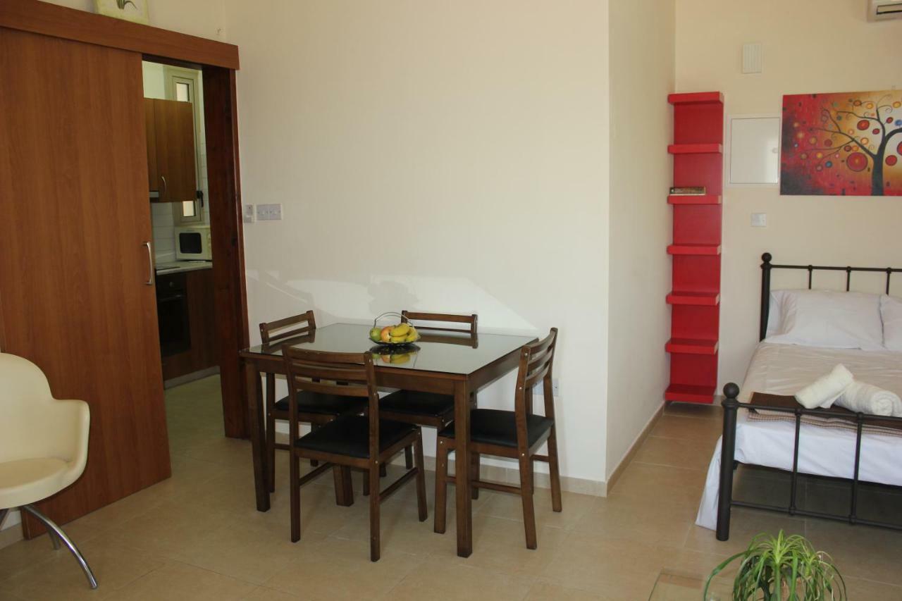 Kerynia Apartments Paphos Exterior photo