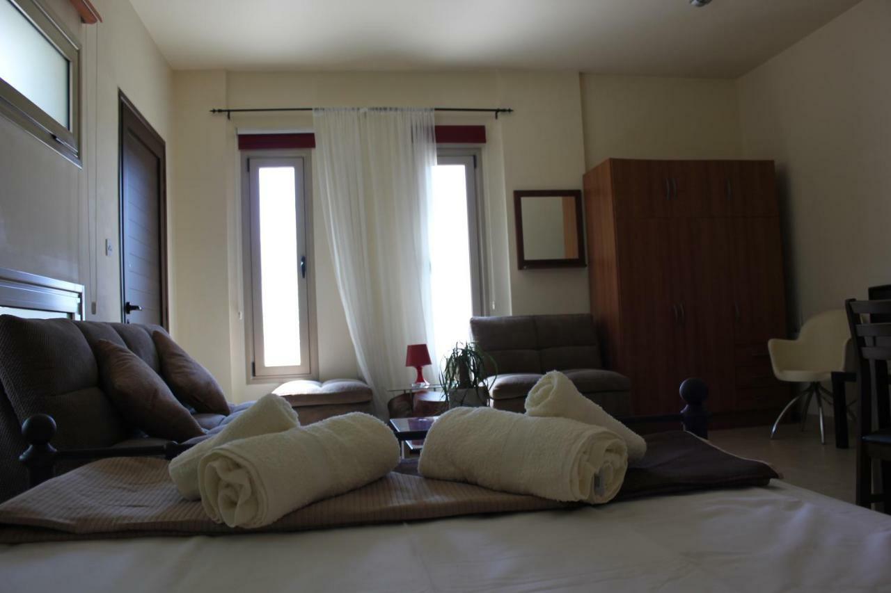 Kerynia Apartments Paphos Exterior photo