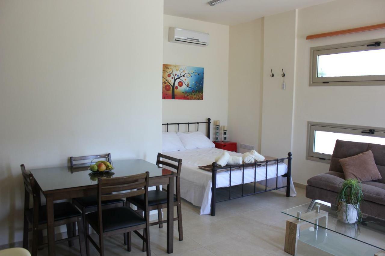 Kerynia Apartments Paphos Exterior photo