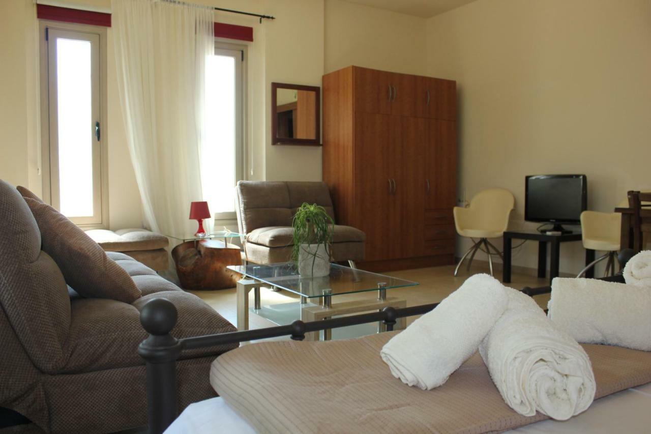 Kerynia Apartments Paphos Exterior photo