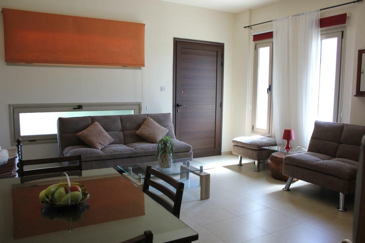Kerynia Apartments Paphos Exterior photo